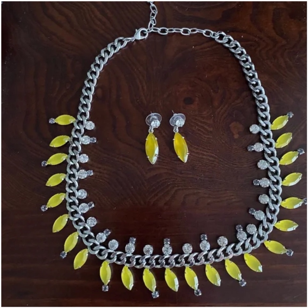 Gorgeous Necklace and Earrings Set